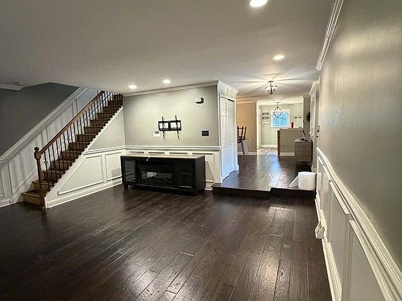 3rd image of 814 Kendrick St