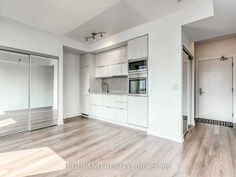 318 Richmond St W #1705 — Photo 7