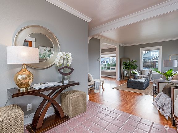 2nd image of 4065 Tacoma Avenue S