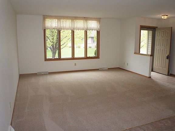 2nd image of 483 South Wind Ln