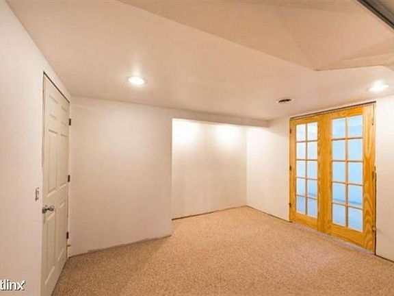 3rd image of 321-323 Pauline Blvd