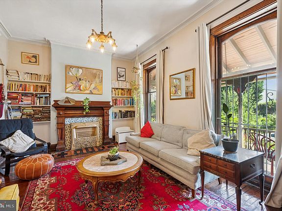 5th image of 1011 S Saint Bernard St