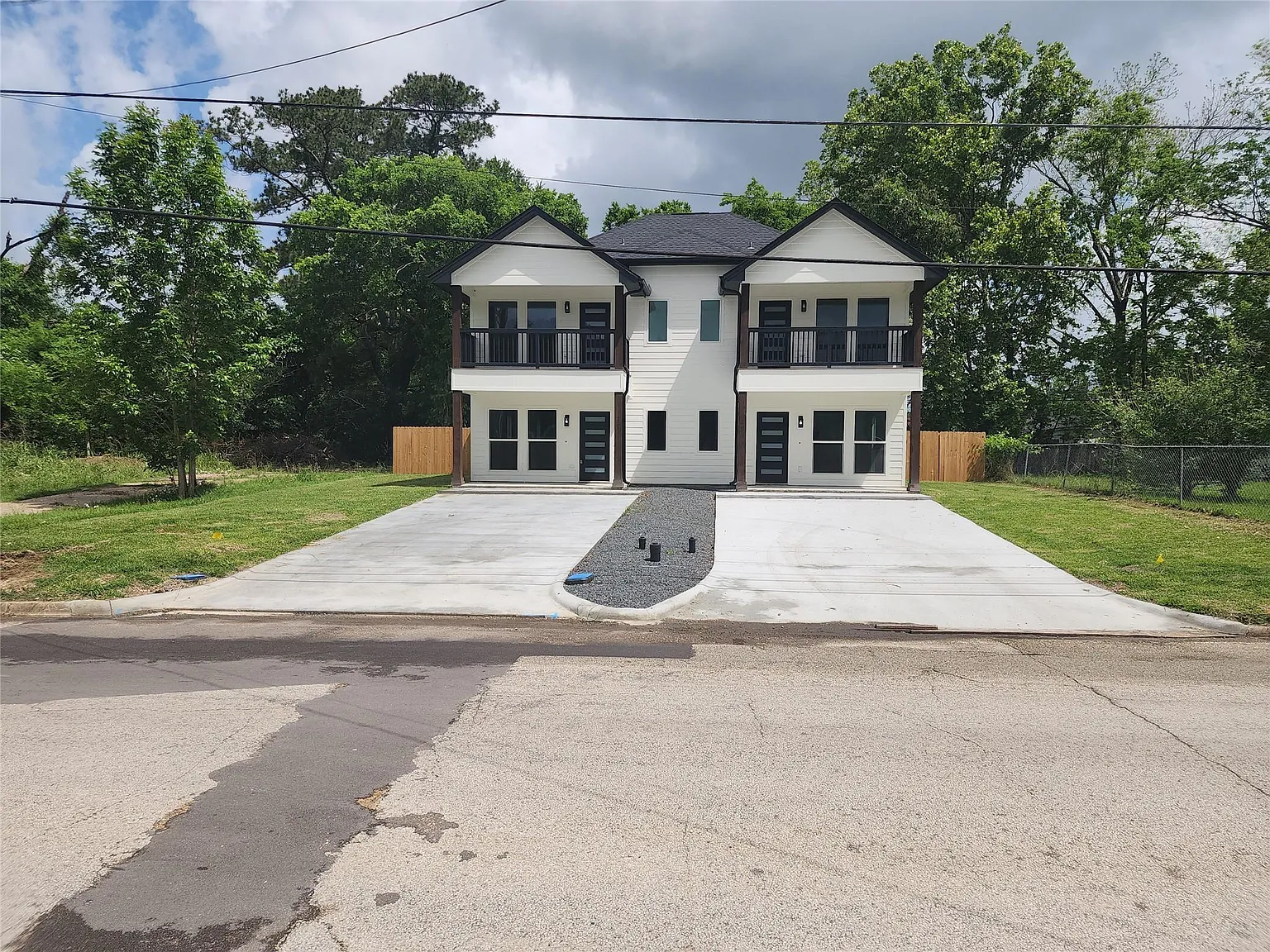 3 bed, 2.5 bath, 1602 sqft, $2,100 — Photo 1