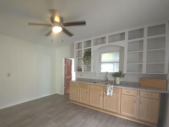5th image of 221 Boisseau Street