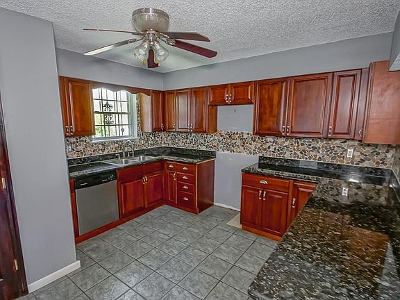 5th image of 14071 Linden St