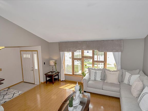 3rd image of 9348 Pepperwood Dr