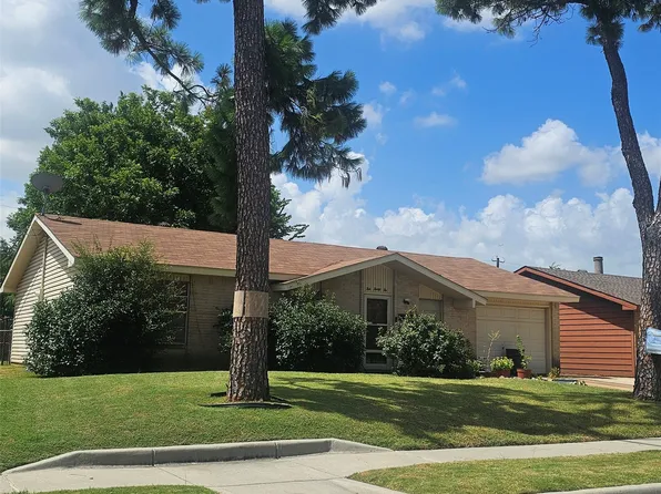 1032 Springwood Dr, Lewisville, TX 75067