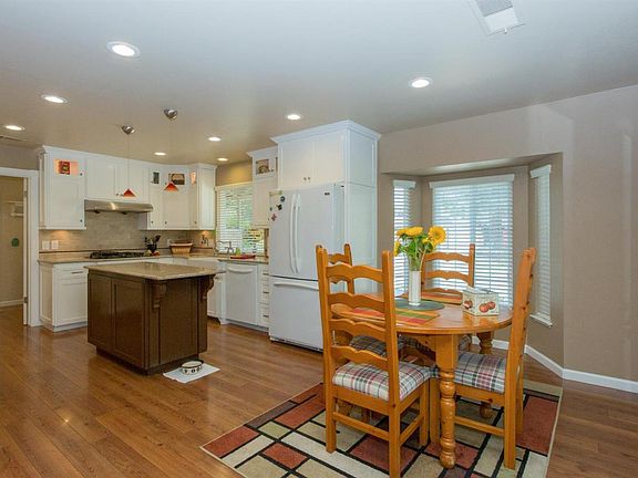 5th image of 546 E Richmond Ave