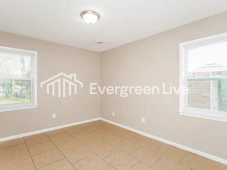 6356 Leamont Dr — Photo 8