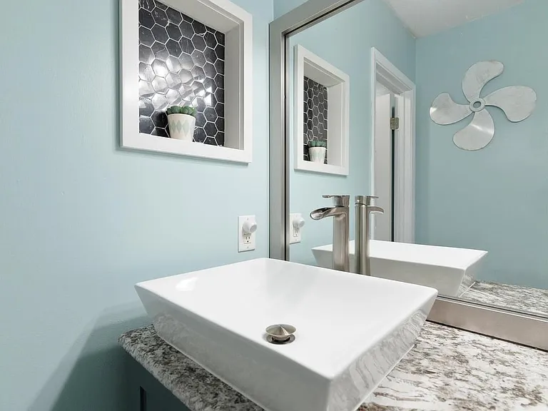 800 Bay Dr #10 — Photo 37
