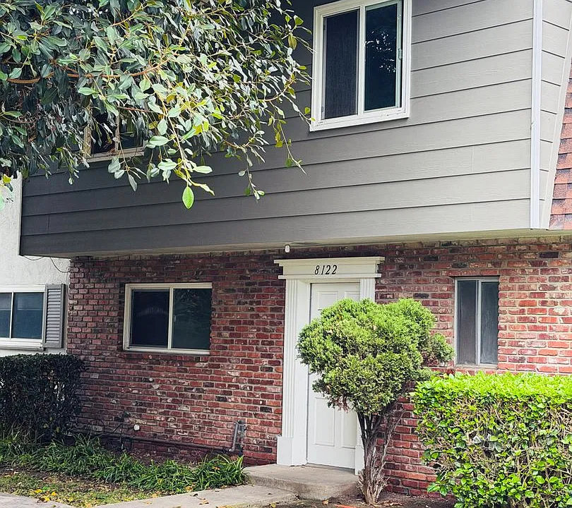 8122 Deerfield Dr