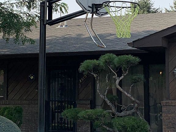 4th image of 2515 9th Ave E
