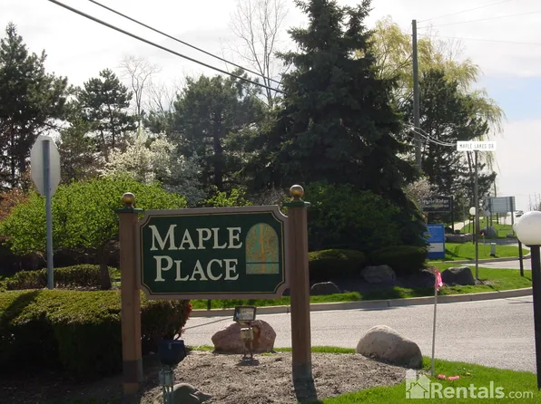 6686 Maple Lakes Dr #1, West Bloomfield, MI 48322