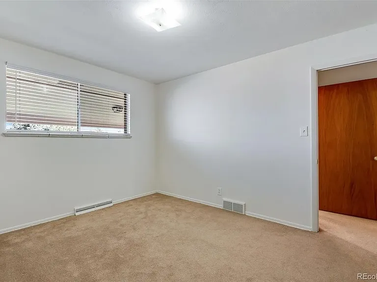 1628 S Locust St — Photo 10