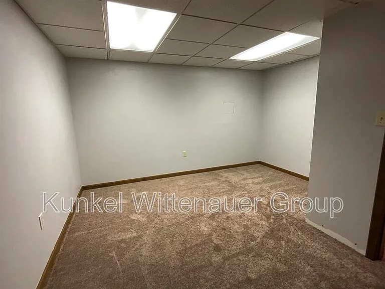2020 Greenbrier Dr — Photo 34
