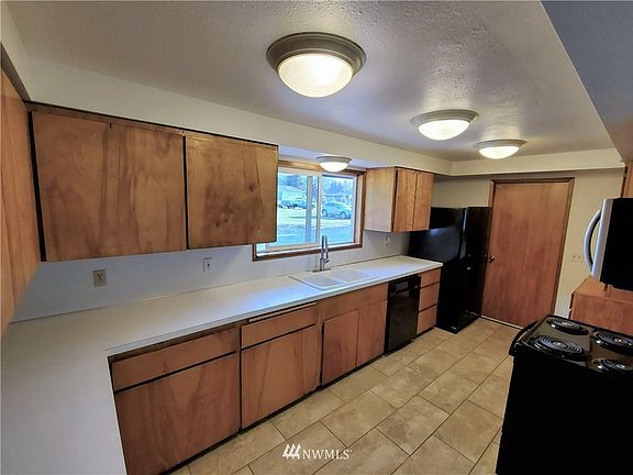 3rd image of 166 Grace Ln