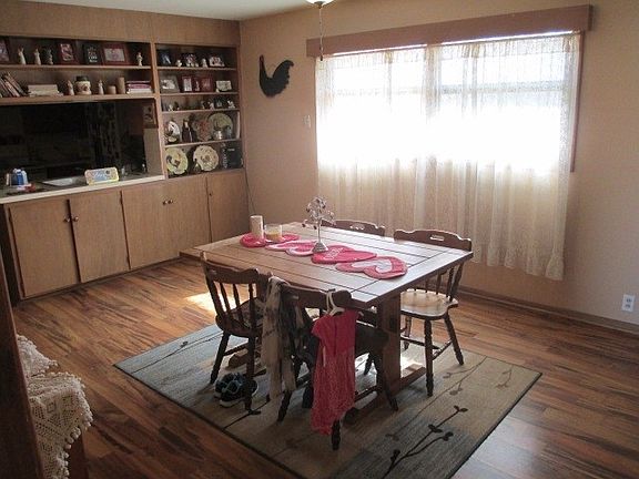 Spacious dinning area