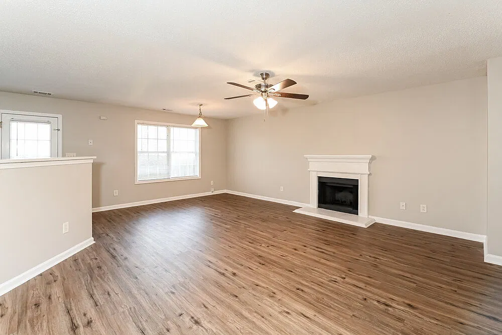 3 bed, 2.5 bath, 1660 sqft, $2,570 — Photo 4