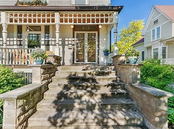 2nd image of 213 N Taylor Ave