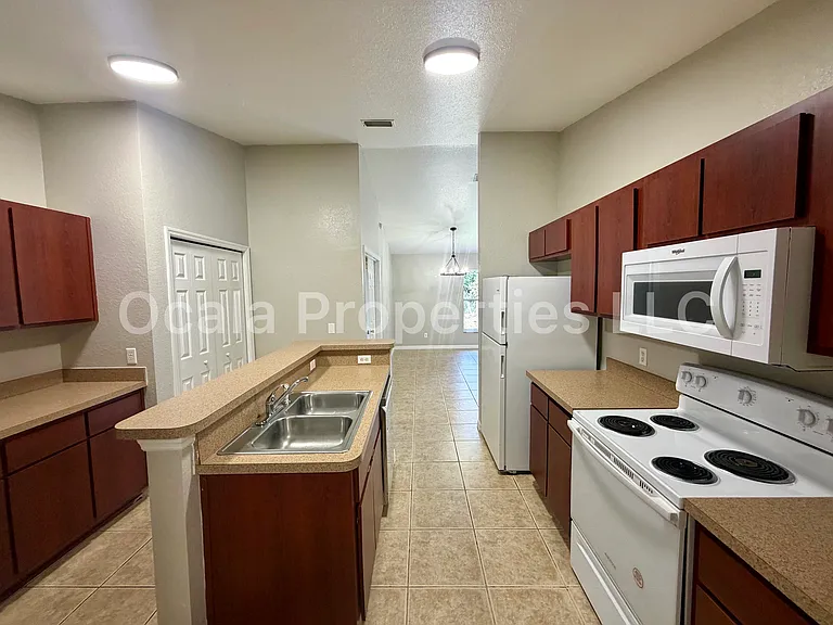 1 Olive Ln — Photo 4