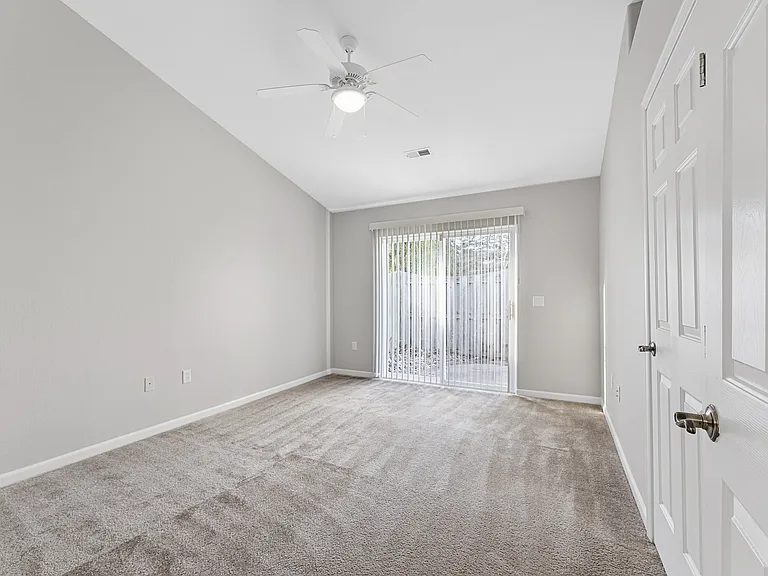 743 Hilltop Ln — Photo 8