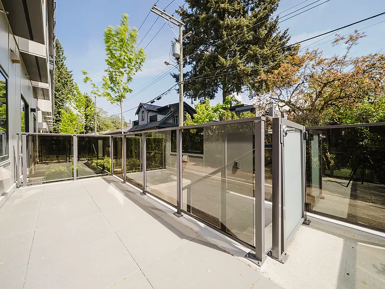 5828 Granville St — Photo 42