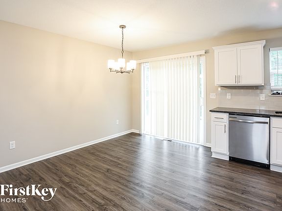 3rd image of 5015 N Belmont Ave