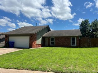 1105 W Fredericksburg St, Broken Arrow, OK 74011
