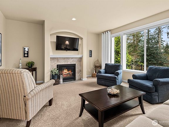 4th image of 4275 Dudley Drive NE