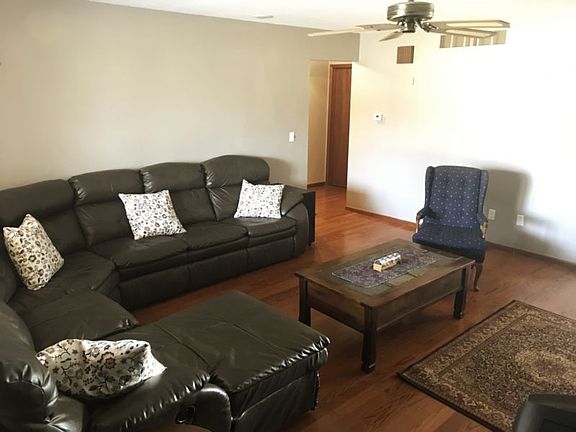 3rd image of 807 E C St