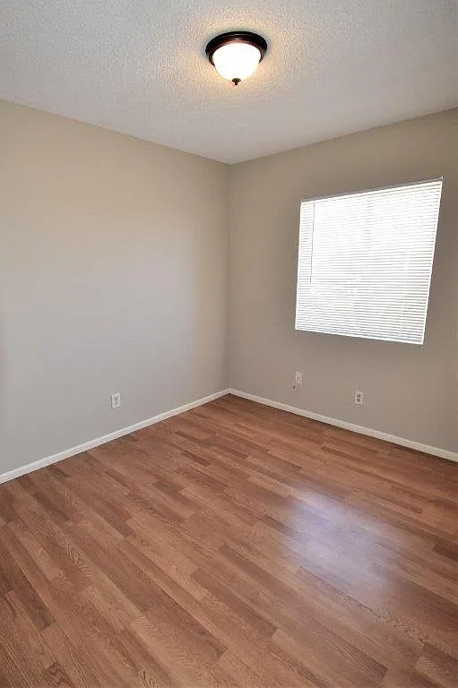 2 bed, 1.5 bath, 800 sqft, $1,249 — Photo 4
