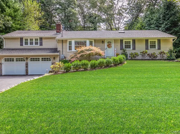 31 Mill Dam Road, Smithtown, NY 11787