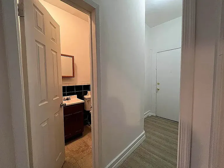 19 Cornelia St #3R — Photo 7
