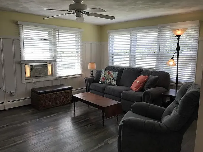 41 Burbank Ave — Photo 3