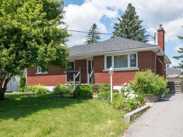 13 Donna St #B, Ottawa, ON K2G 2V5