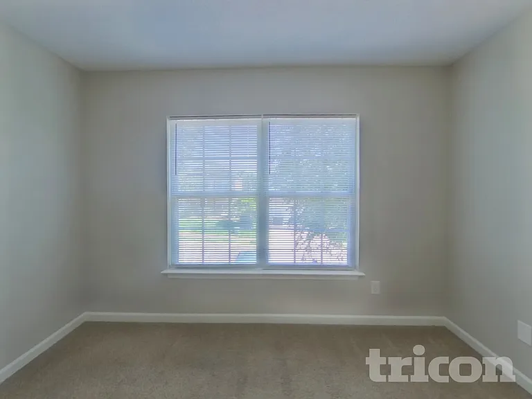 6826 Squirrels Foot Ct — Photo 7