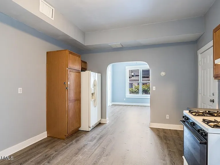 137 N 11th Ave #B — Photo 5