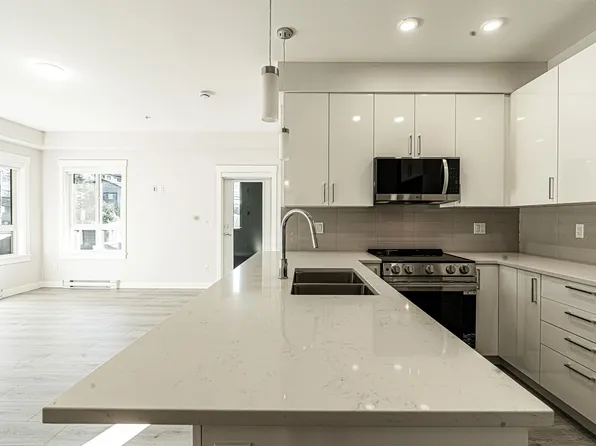 33886 Pine St #217, Abbotsford, BC V2S 0N9