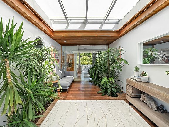 3rd image of 704 Las Colindas Road