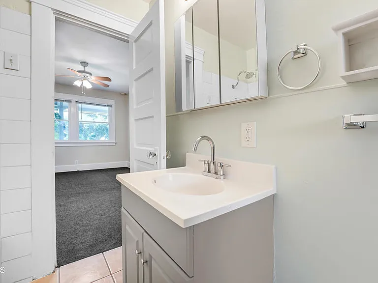 505 E Olive Ave — Photo 8