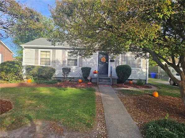 7008 University Dr, Norfolk, VA 23513