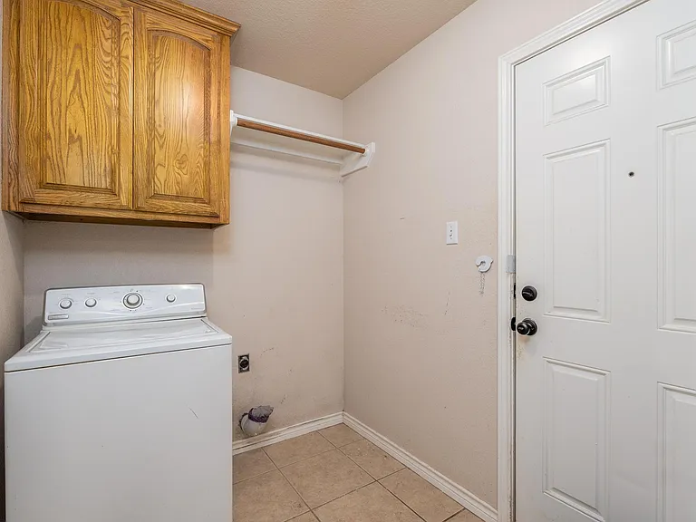 207 Locust — Photo 11