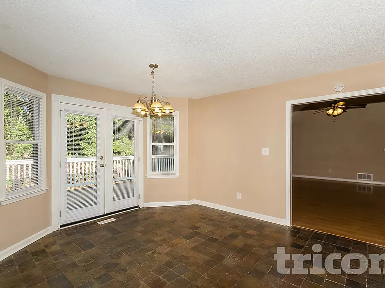 2965 Windcrest Dr — Photo 4