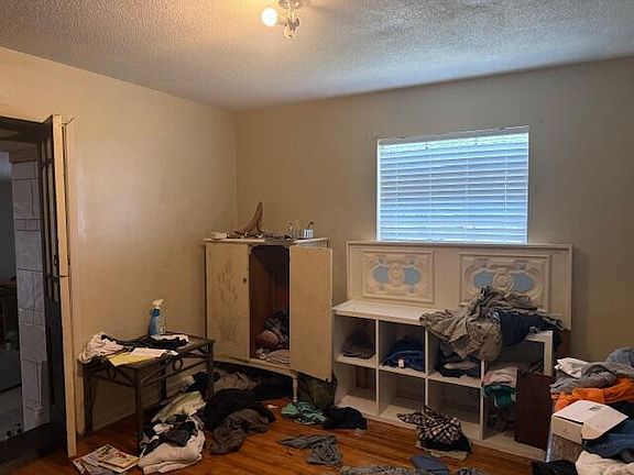 3rd image of 308 Cloverdale Blvd