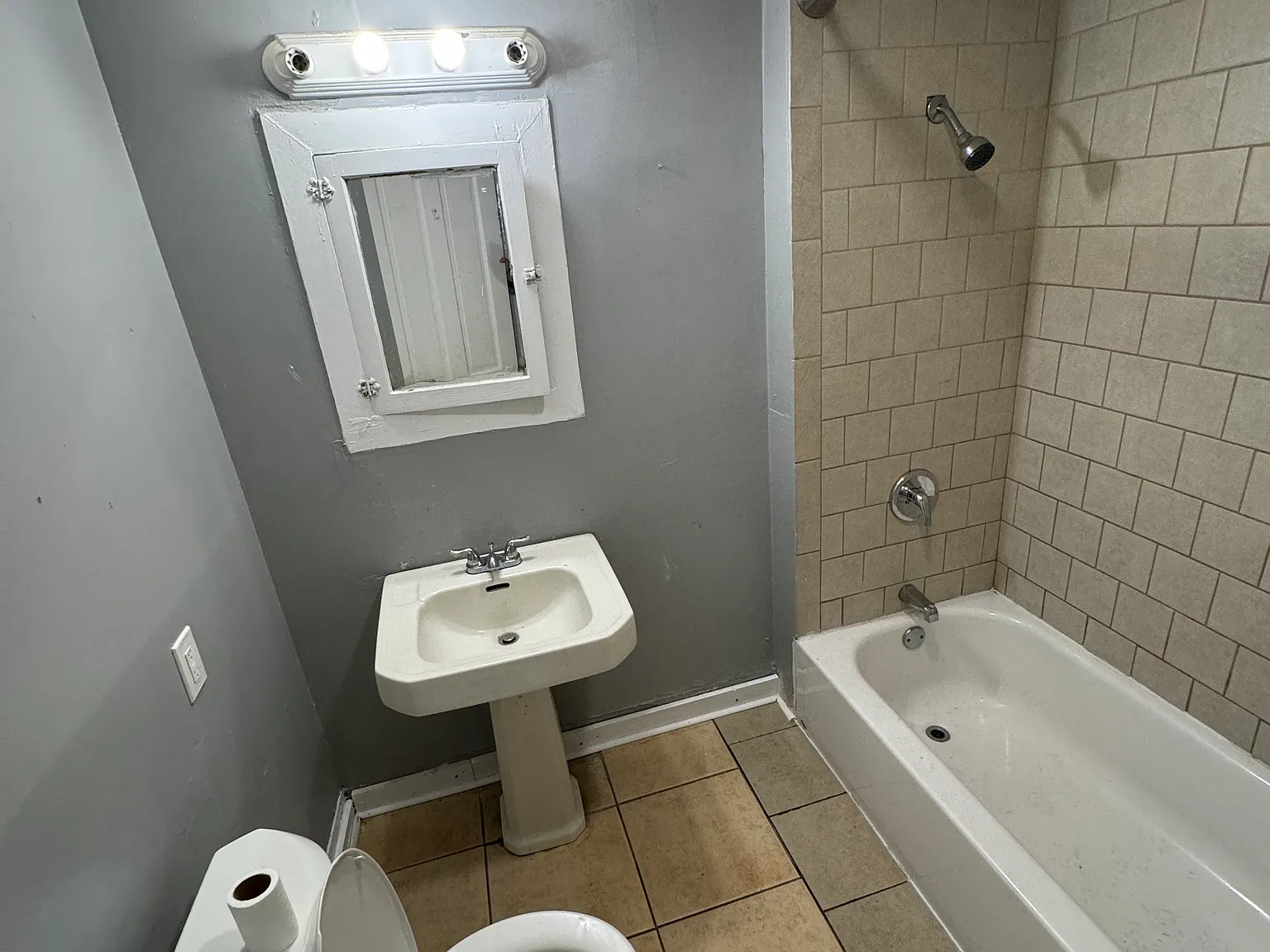 4 bed, $1,100 — Photo 2