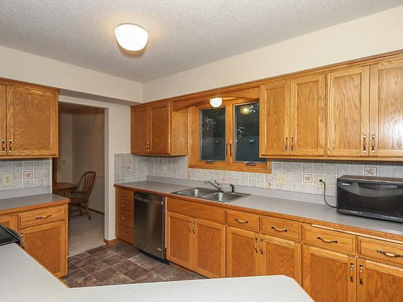 5th image of 6930 Glenview Ln