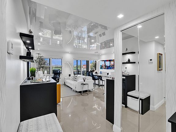 5th image of 400 Diplomat Parkway #401