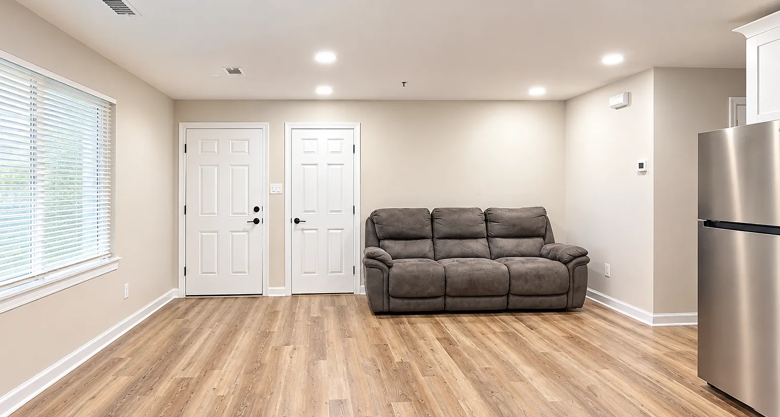 2 bed, 1.0 bath, 900 sqft, $1,700 — Photo 2