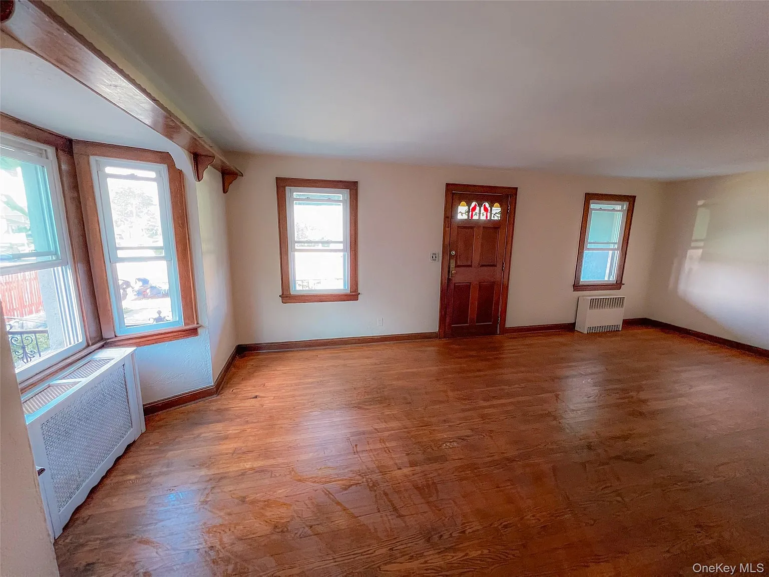 3 bed, 2.0 bath, 1500 sqft, $4,000 — Photo 3