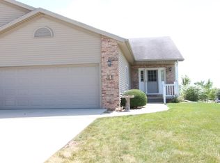 1 Grape Vine Ln, Bloomington, IL